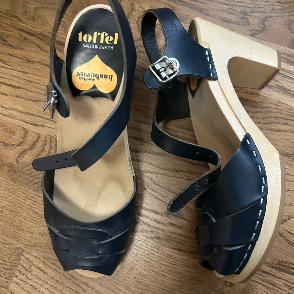 Size 7 (37) worn once excellent condition - color navy